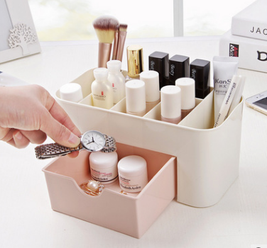 Cosmetics organizer