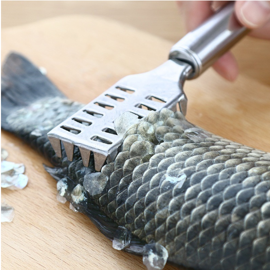 Metal fish peeler