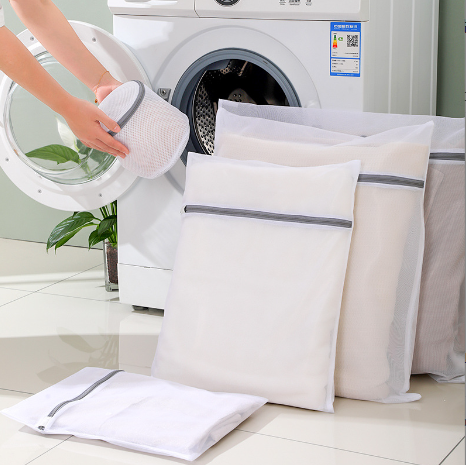 Protective bag for delicate washing of laundry