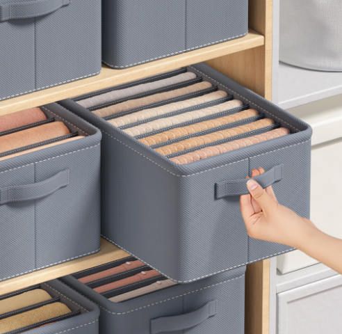 Collapsible linen storage box