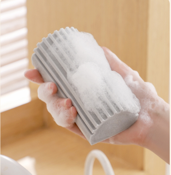 Universal moisture-absorbing cleaning sponge