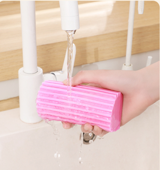 Universal moisture-absorbing cleaning sponge