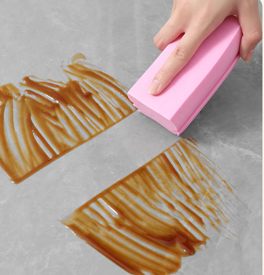 Universal moisture-absorbing cleaning sponge