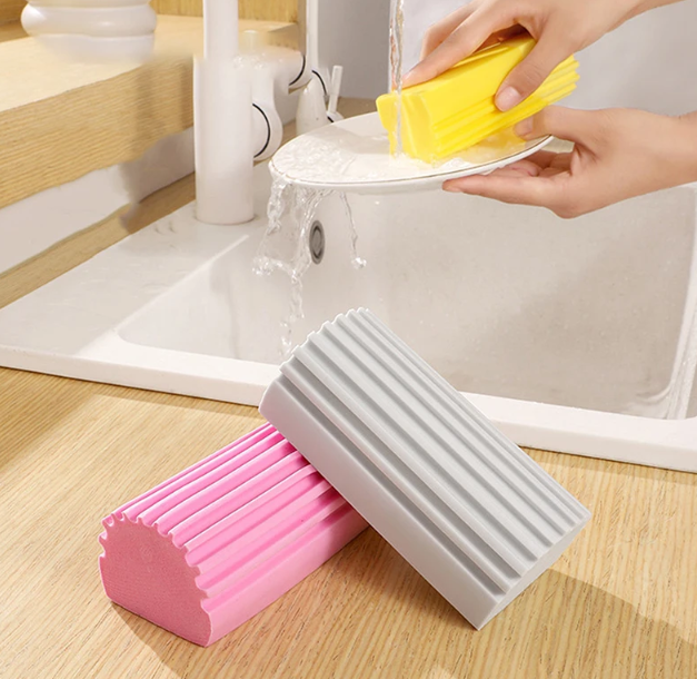 Universal moisture-absorbing cleaning sponge