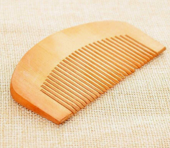 Peach wood massage comb (1 pc.)