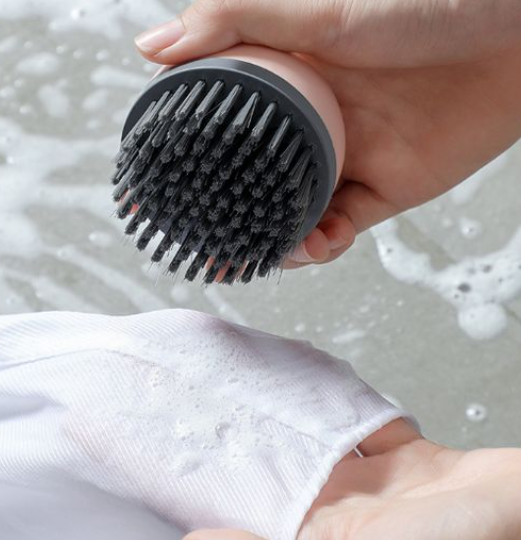 Universal brush for clothes and shoes