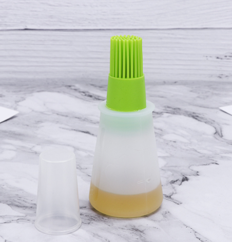 Silicone brush with oil container with lid, 60 ml