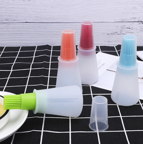 Silicone brush with oil container with lid, 60 ml