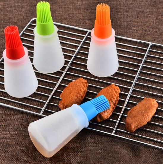 Silicone brush with oil container with lid, 60 ml