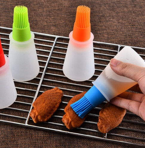 Silicone brush with oil container with lid, 60 ml