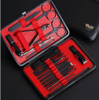 Set for manicure and pedicure in a case (18 pcs.)