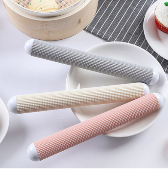 Shaped rolling pin for dough