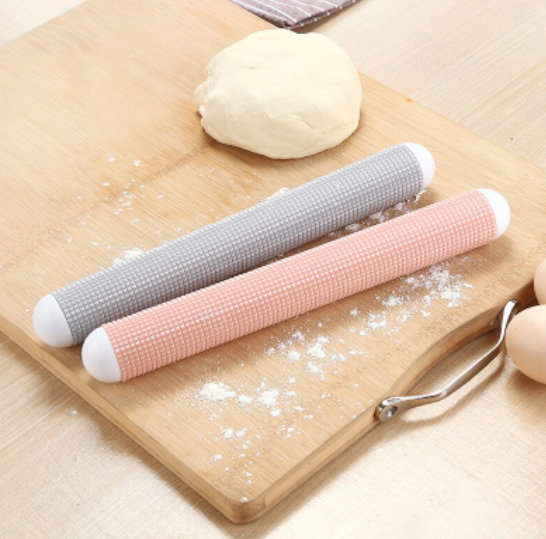 Shaped rolling pin for dough