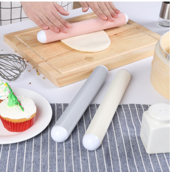 Shaped rolling pin for dough