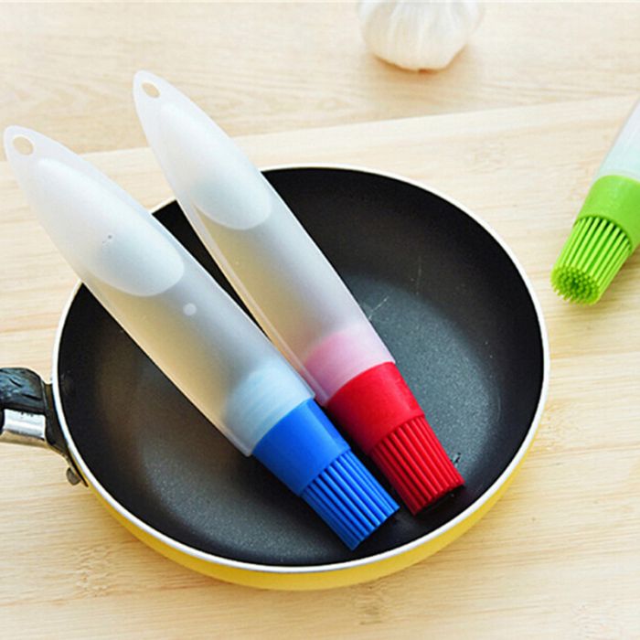 Culinary brush with oil dispenser, heat-resistant silicone