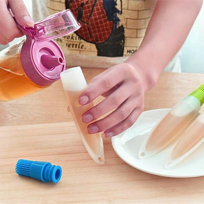 Culinary brush with oil dispenser, heat-resistant silicone