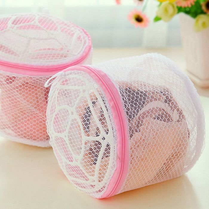 Lockable cylindrical mesh laundry bag for bras with plastic inserts