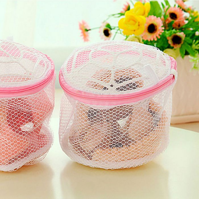 Lockable cylindrical mesh laundry bag for bras with plastic inserts