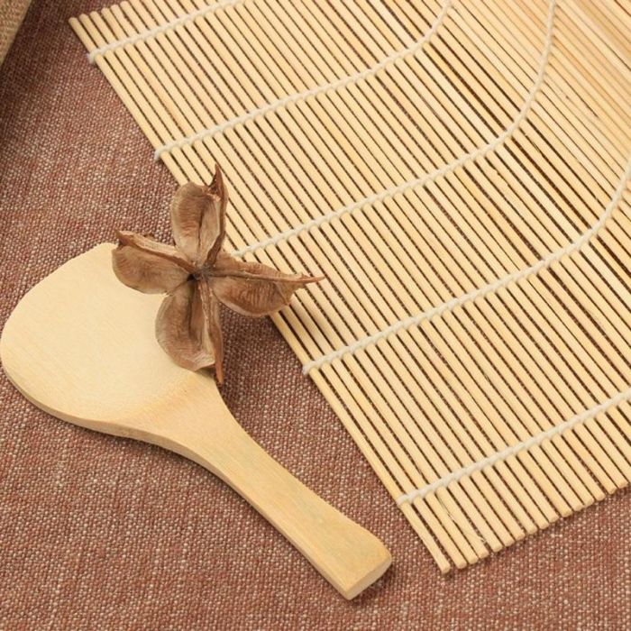 Set for making rolls: bamboo mat and rice spoon