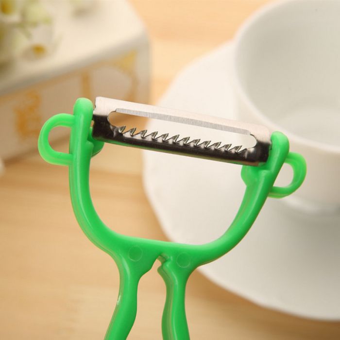 3-in-1 double-sided vegetable peeler with double serrated blades