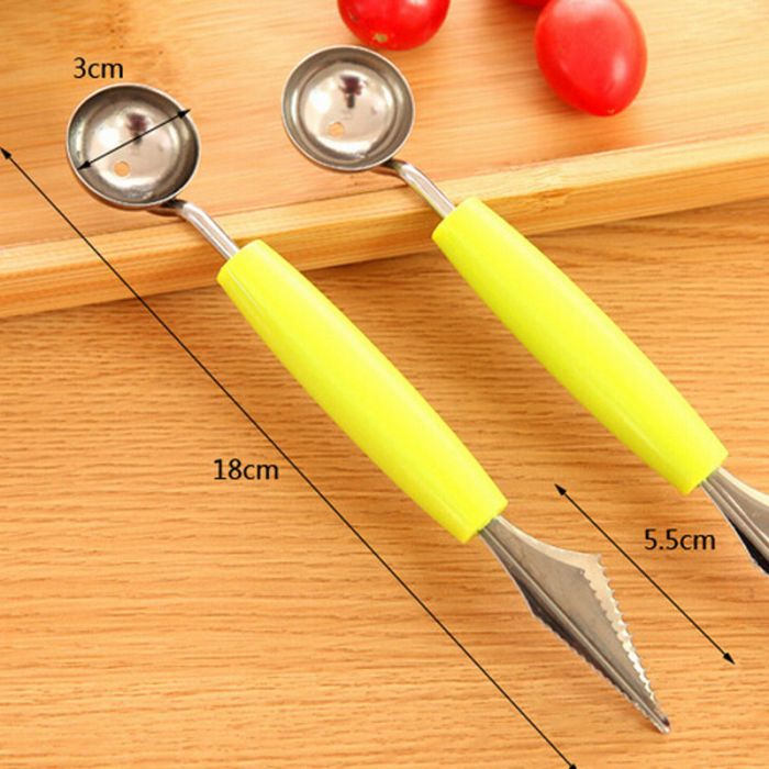 Shaped carving knife with round spoon