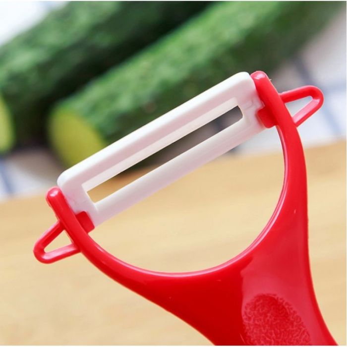 Ceramic vegetable peeler with plastic handle