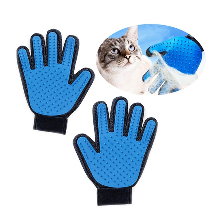 Pet combing glove with special coating