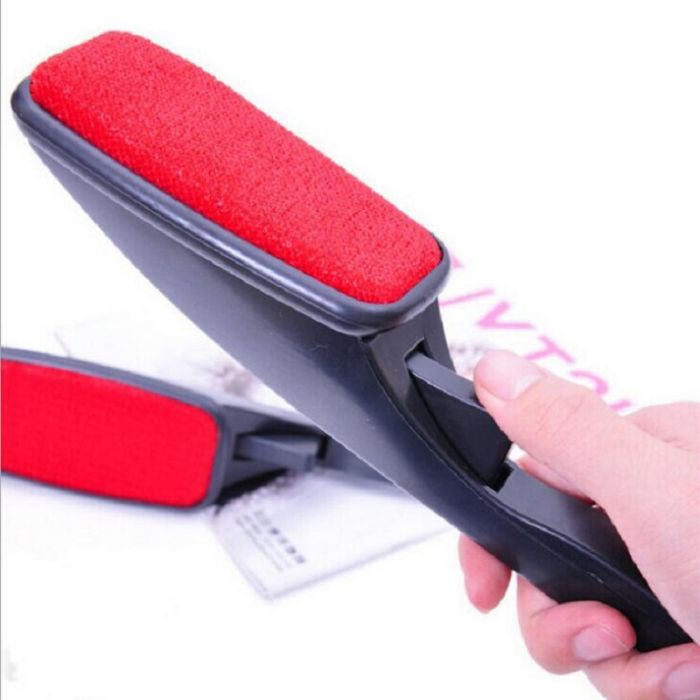 Antistatic swivel clothes brush