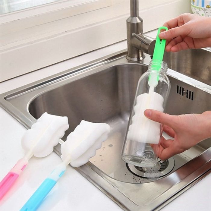 Dishwashing brush with long removable handle