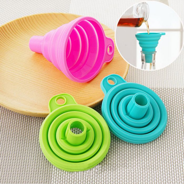 Folding silicone funnel