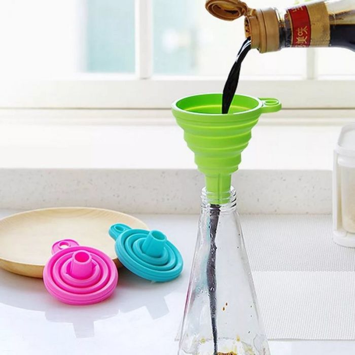 Folding silicone funnel