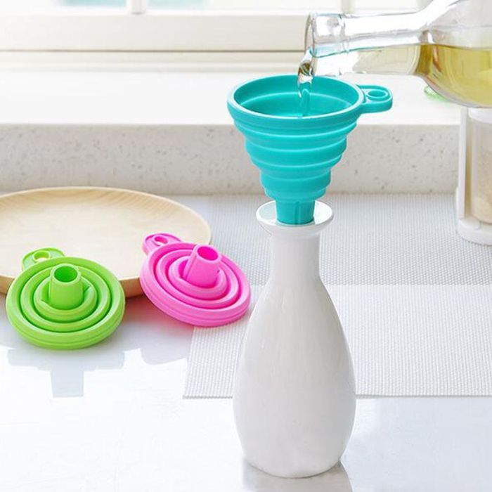 Folding silicone funnel