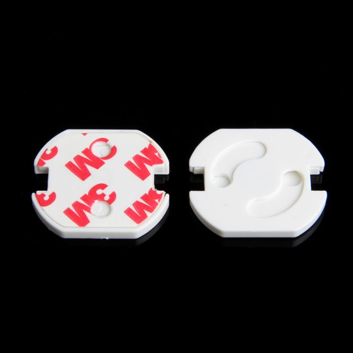 Plastic swivel socket plug for child safety