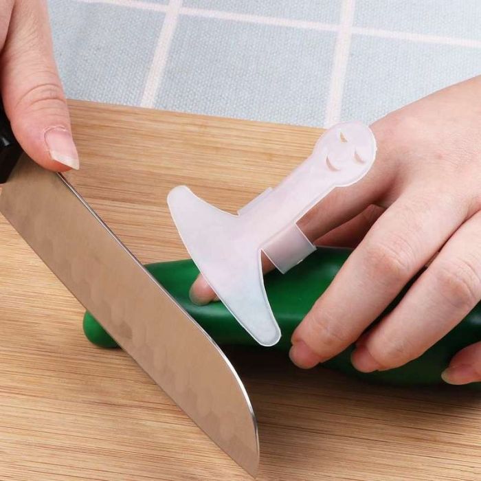 Protective pad for fingers when cutting plastic with adjustable fastener