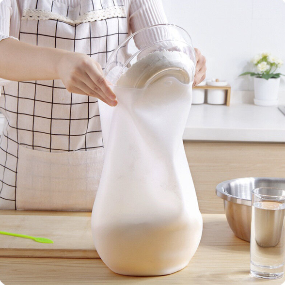 Silicone bag for kneading dough